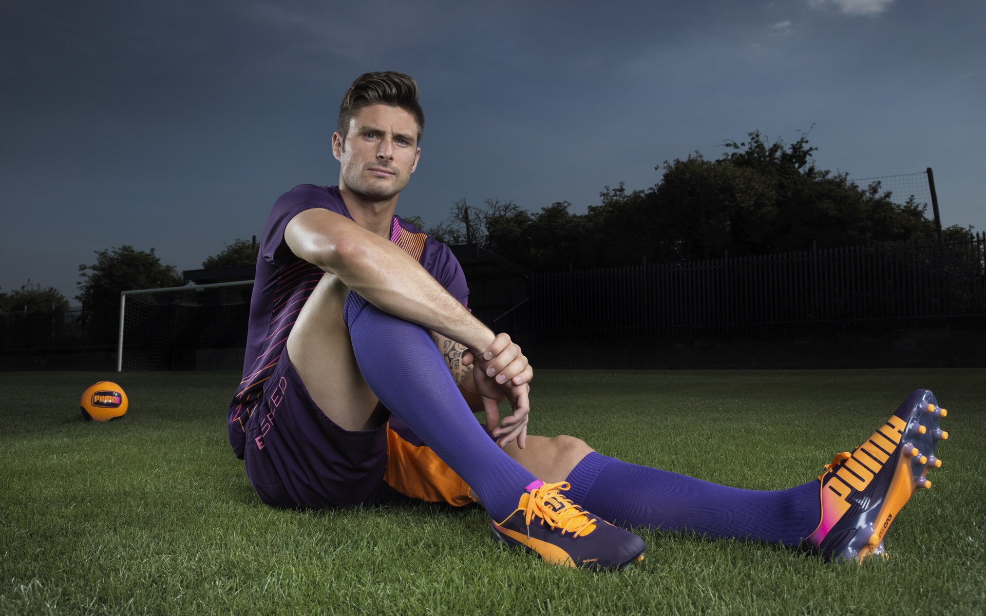 中国足球国家队攻防战术针对性训练取得进展，足球攻防战术原则